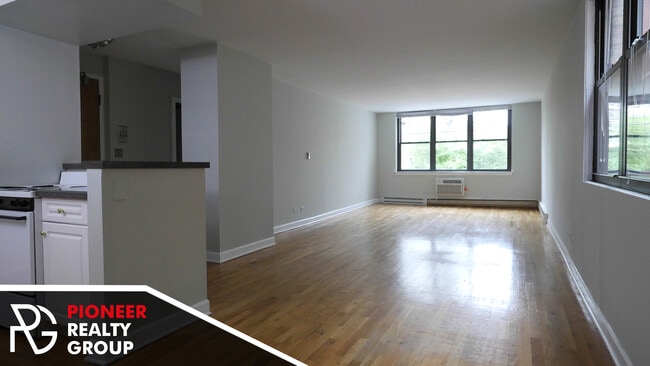 Building Photo - 1443 N Dearborn St Unit 1446-2A