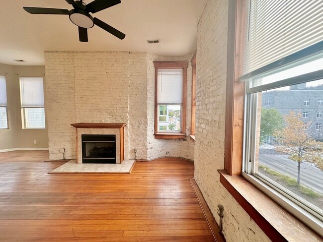 Photo - 851 N Ashland Ave Unit 3