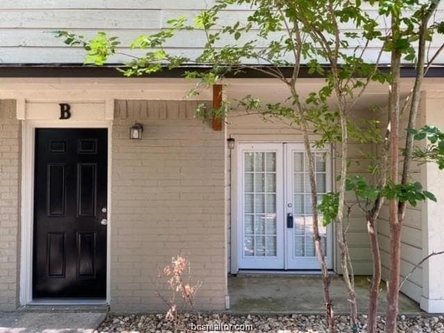 Building Photo - 1401 Airline Dr Unit B