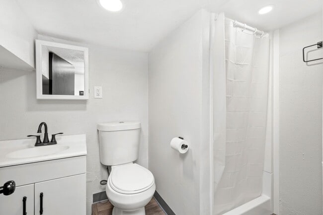 Photo - 133 Glenmore Ave Unidad Rear