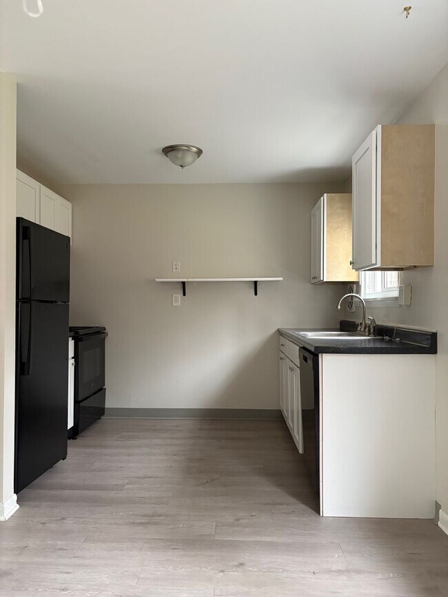 Photo - Spacious 1 Bedroom Apartment Unit B-09