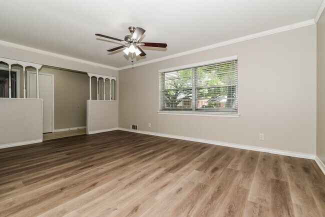 107 W Rio Grande St