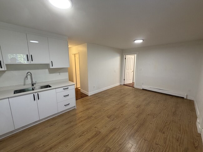 Photo - 8645 162 St