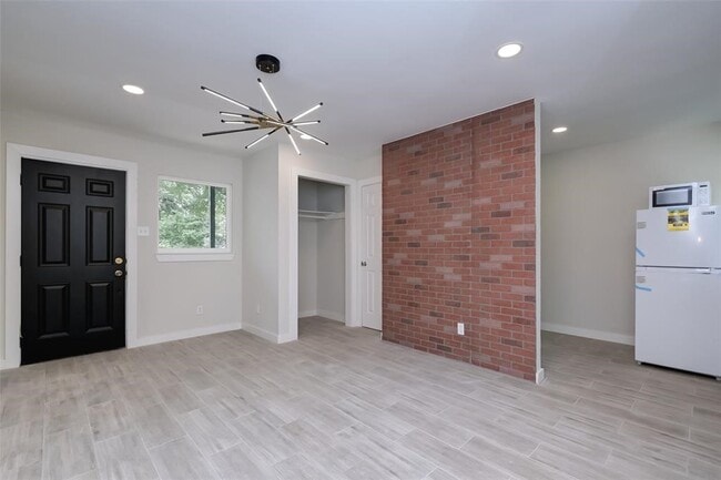 Photo - 1747 Wroxton Ct