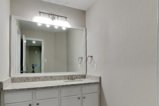 Building Photo - 16758 N Rail Dr