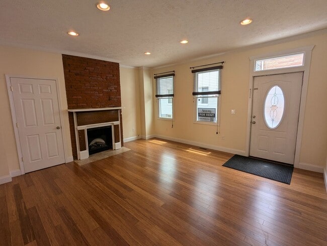 Photo - Spacious 2 Bedroom, 2.5 Bathroom Single Fa...