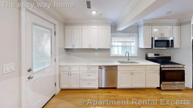 Building Photo - 62 Gordon St Rental
