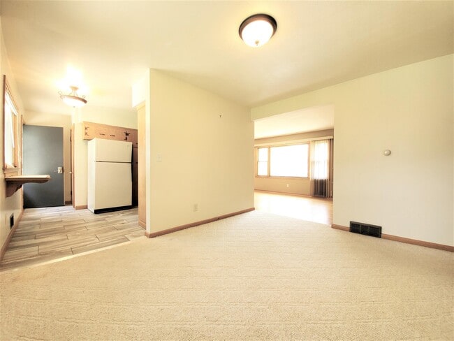 Photo - 1807-16 1/2 16 1/2 St NW