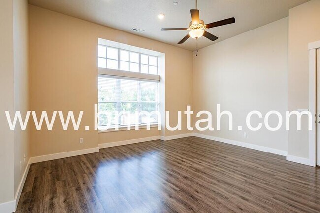 4645 Locust Ln E