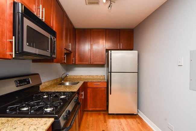 675 W Wrightwood Ave Unit 803