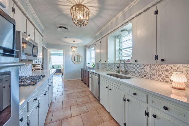 Photo - 5739 Banting Way