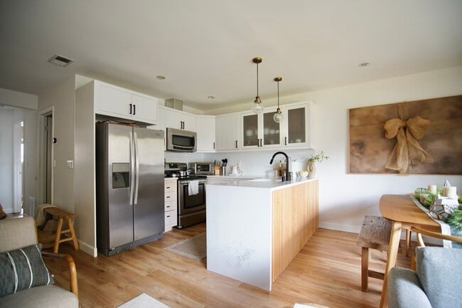 Building Photo - Gorgeous Remodeled 3 Bedroom 2 Bath Townhome in West SJ with Cupertino Schools!