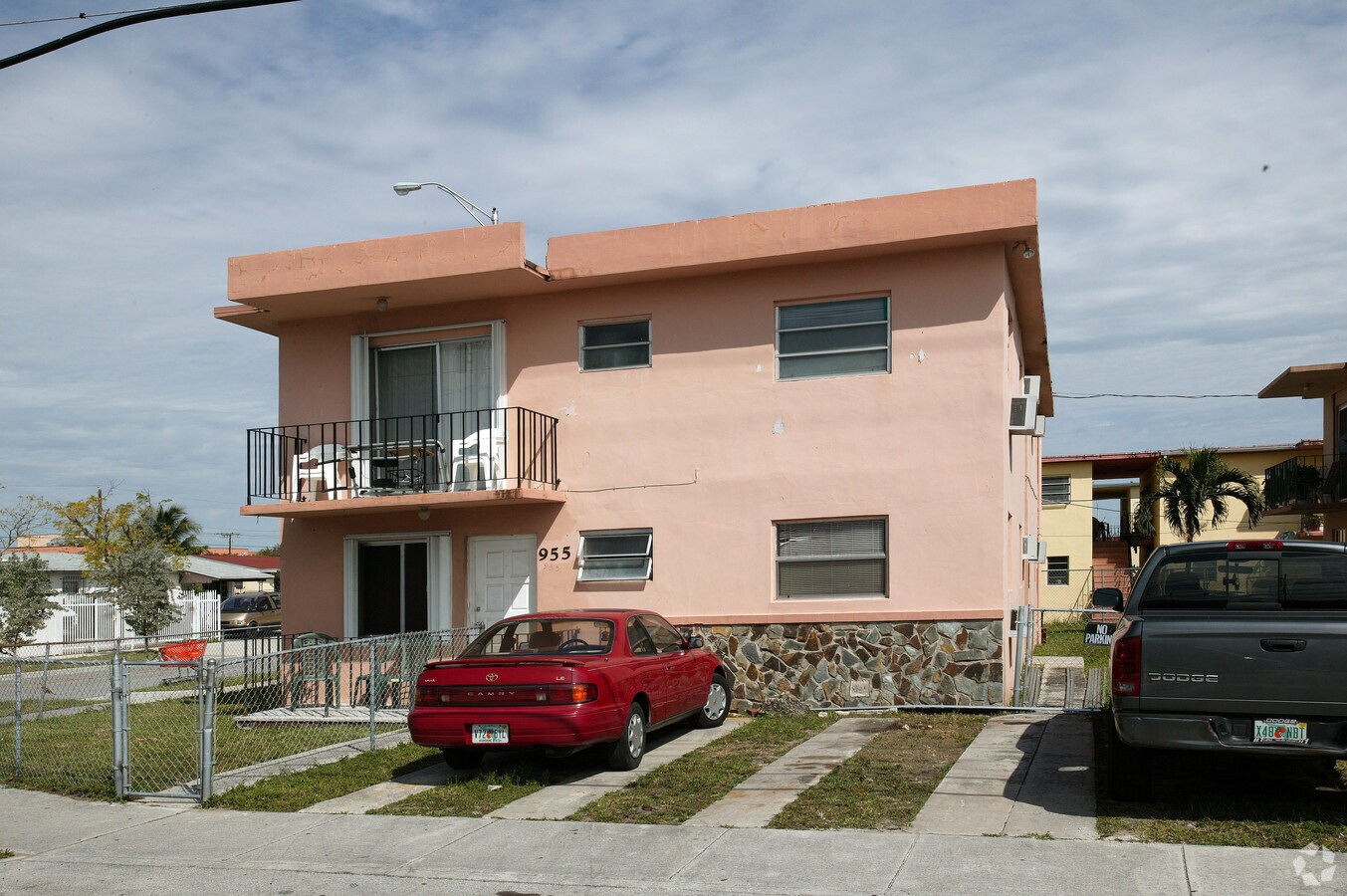 Photo - 955 W 23rd St