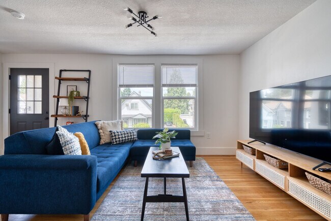 2114 E Burnside St Unidad SI ID1611902P