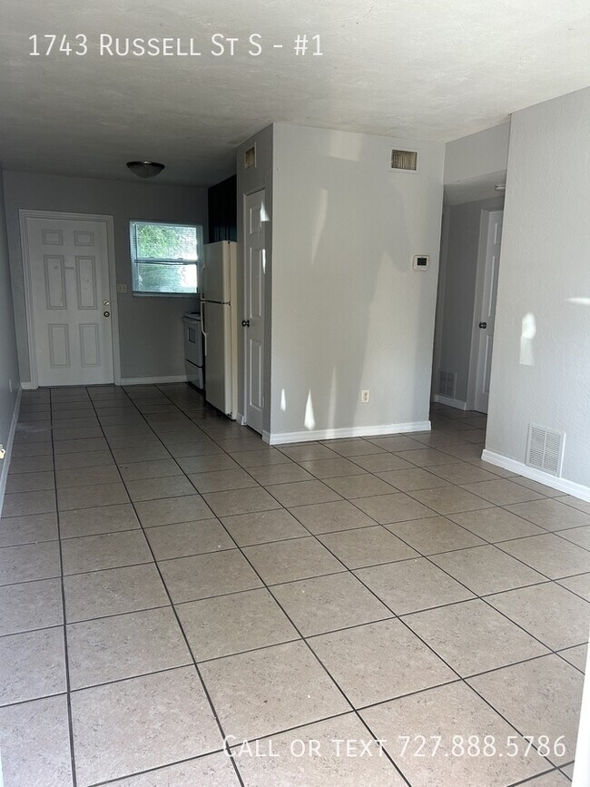 Photo - 1743 Russell St S Unidad #1
