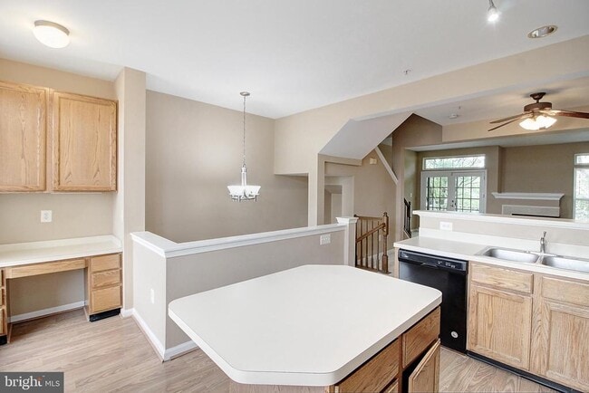 Photo - 586 Eisenhower Dr