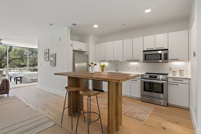 Photo - 2906 S 1st St