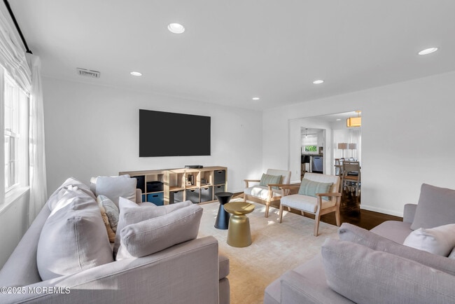 Photo - 1037 Woodgate Ave