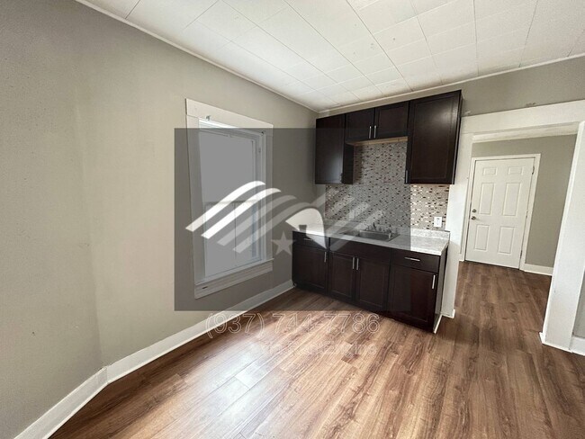 Photo - 211 Alaska St