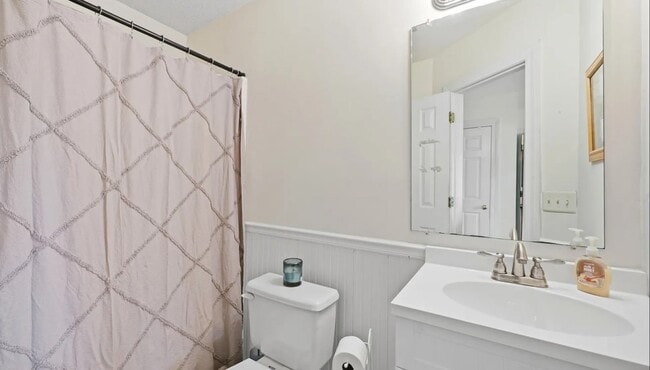 Photo - 409 Airle Pl