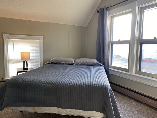 Comfortable bedroom with black out curtians - 523 21st St N Unit 3