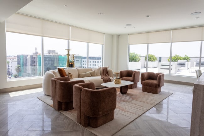 Photo - KINGSLEY PARK APARTMENTS