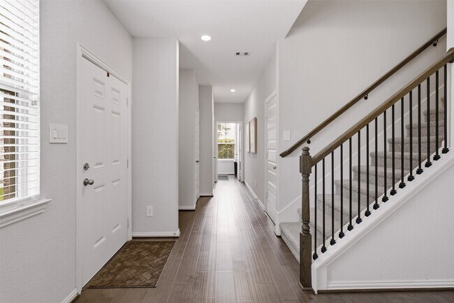 Photo - 168 Skybranch Dr