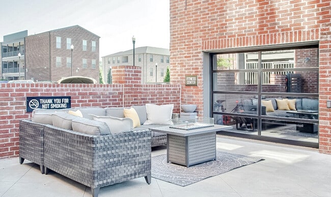 Photo - 305 E Broadway St Unit ID1337724P