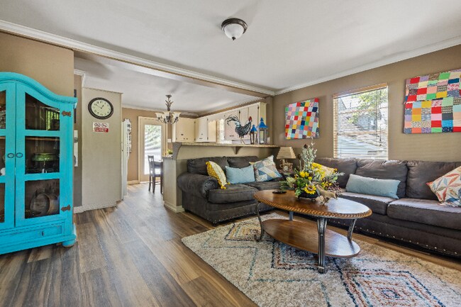 Photo - 5008 Parker St