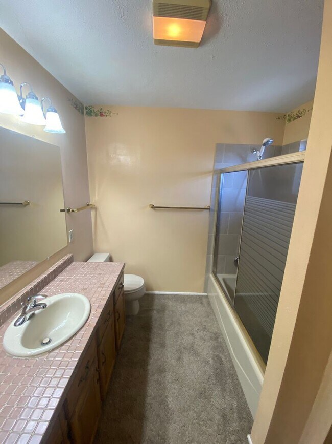 2565 Everett Dr