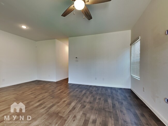 Photo - 16563 Colleen Pl