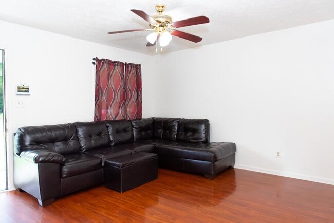 Photo - 6205 Fieldcrest Dr