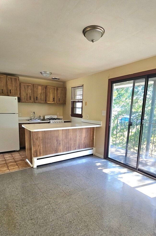 Building Photo - 67 Fairview Ave Unit 2R