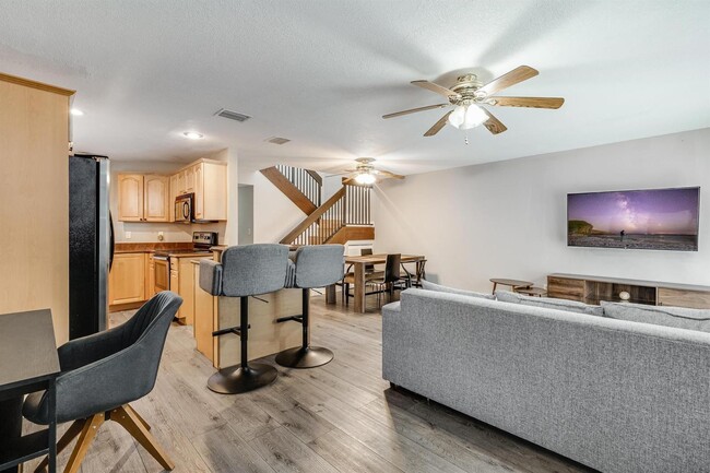 Photo - 2530 NE 9th St