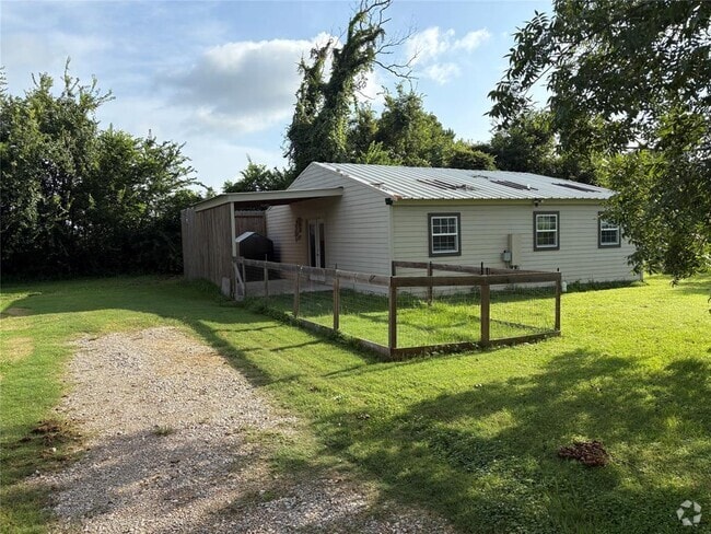Building Photo - 21534 Cedar Ln Rental