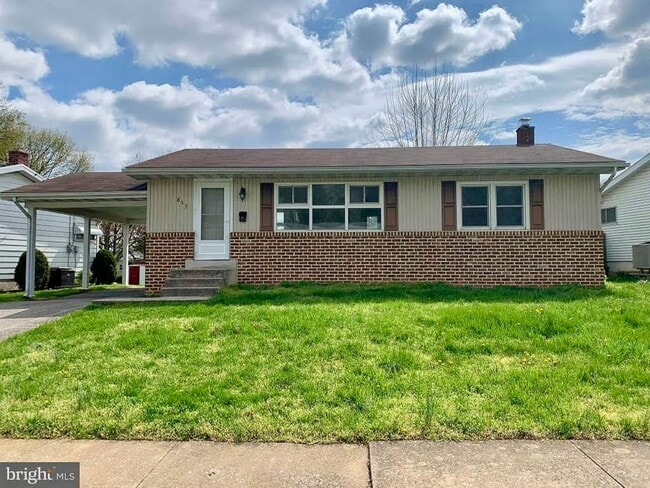 Building Photo - 3 Bedroom Rancher in Fireside