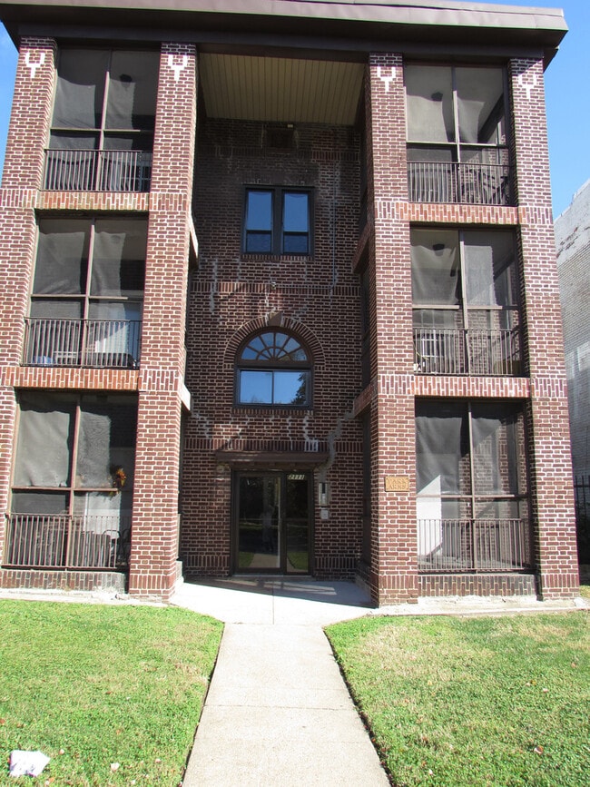 Building Photo - 2111 Park Ave Unit 1 Rental