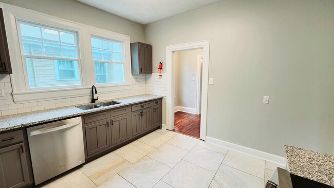 Photo - Dupont Duplex