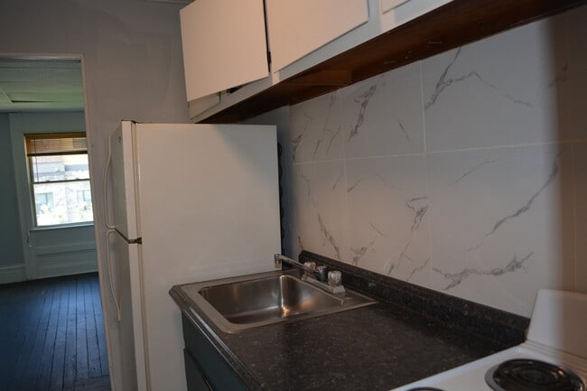 Building Photo - 1015 Park Ave Unit 1