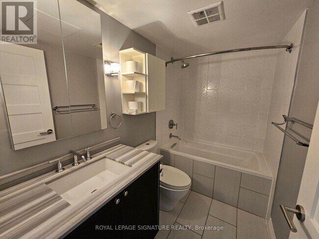 Photo - 92 King St E Unité 619