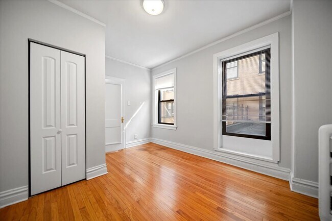 Photo - 639 W Roscoe St