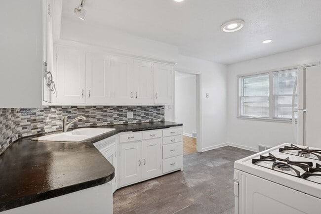 Building Photo - 4650 Minnehaha Ave Unit 4650 Rental
