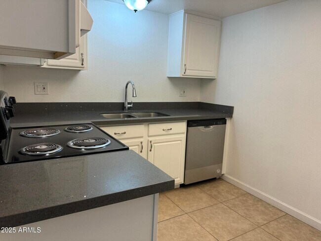 Photo - 2028 W Lawrence Rd Unit 2