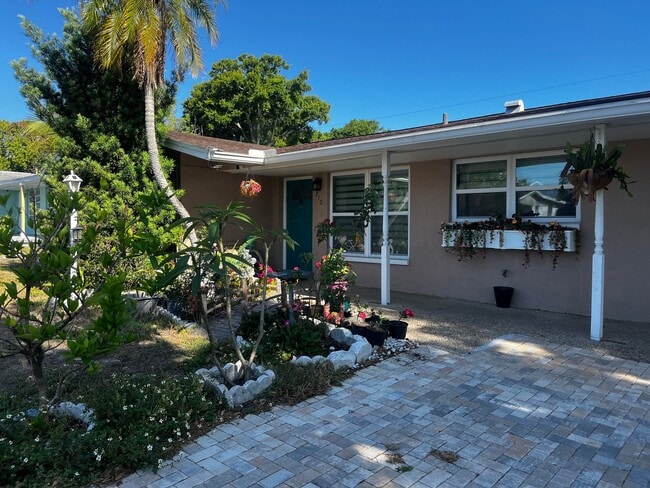 Photo - 310 15th Ave SW