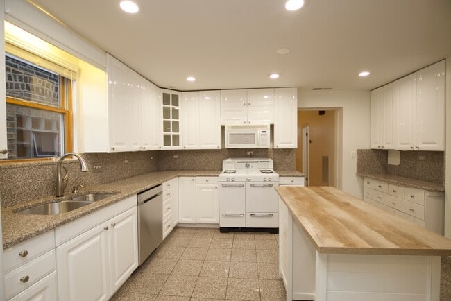 Photo - 2626 W Superior St Unit 3