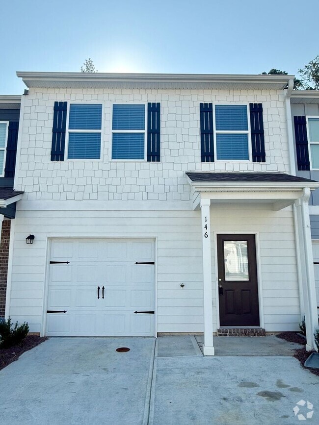 Building Photo - Luxury Townhome in Adairsville