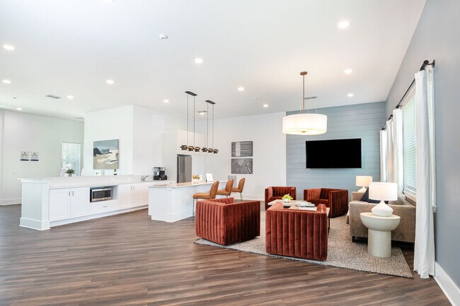 Photo - Seminole Square