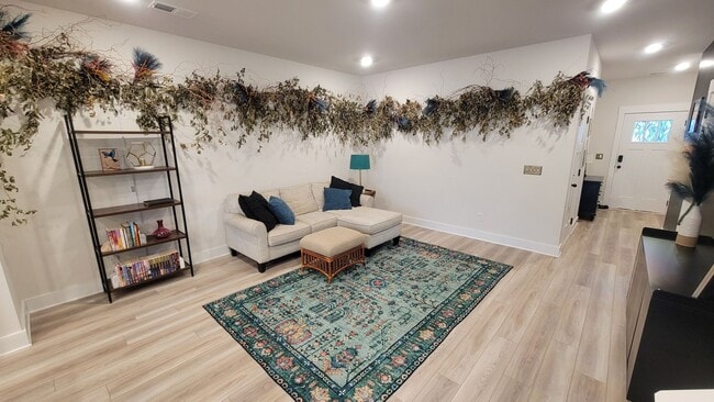 Photo - 3 Bed, 2.5 Bath Townhome Available in Greenville