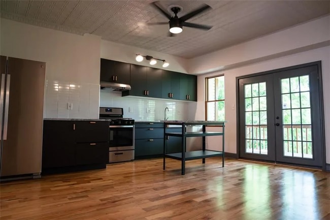 Building Photo - 1120 Brabec St Rental
