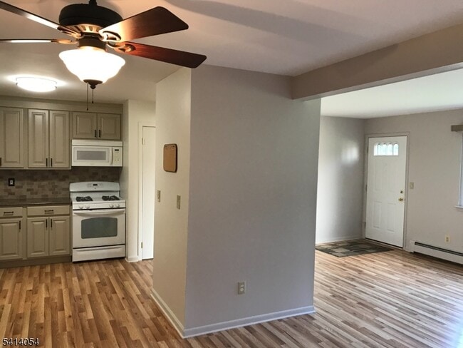 Photo - 819 Cricket Ln